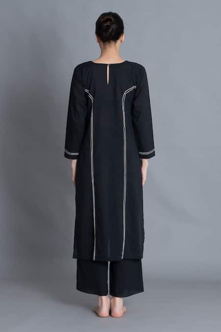 Shop Khat Black Handloom Cotton Embroidery V-neck Noir Kurta And Pant Set at Aza Fashions Shop_Khat_Black Handloom Cotton Embroidery V-neck Noir Kurta And Pant Set _at_Aza_Fashions