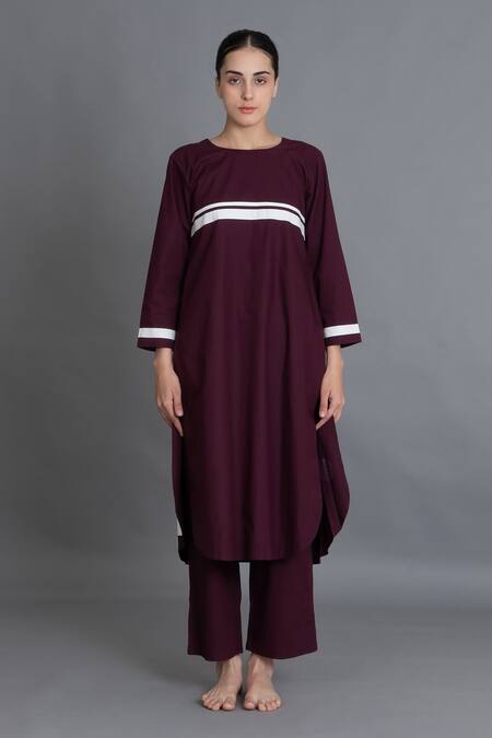Khat_Maroon Poplin, Cotton Round Neck Polka Pleated Back Kurta And Pant Set _Online_at_Aza_Fashions