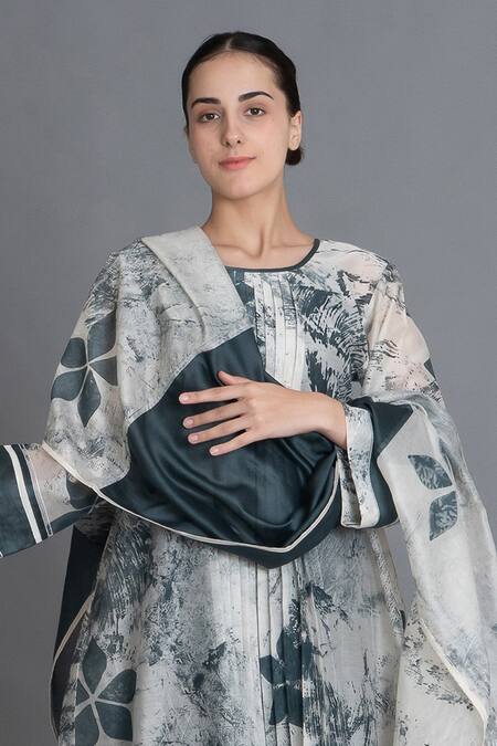 Buy_Khat_Mint Chanderi Silk Embroidery Round Neck Texture Print Kurta Set _Online_at_Aza_Fashions