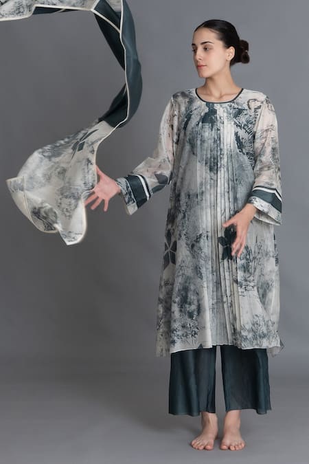 Khat_Mint Chanderi Silk Embroidery Round Neck Texture Print Kurta Set _at_Aza_Fashions