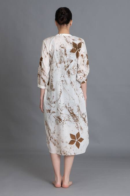 Buy_Khat_Off White Handloom Cotton Mandarin Collar Earthy Brown Print Kurta _Online_at_Aza_Fashions