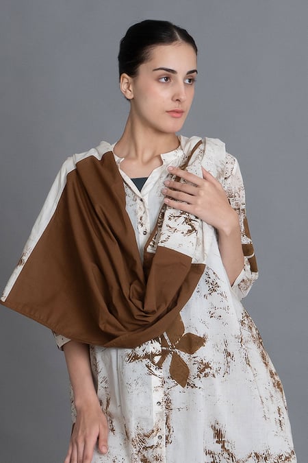 Buy_Khat_Off White Handloom Cotton Mandarin Collar Earthy Brown Print Kurta Set _Online_at_Aza_Fashions