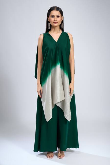 Prisho_Green Embroidery V-neck Cape Kurta Set _at_Aza_Fashions