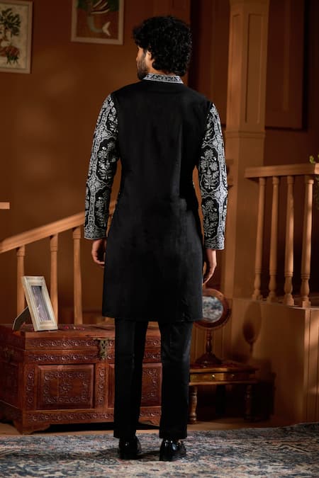 Taroob Embroidered Kurta & Pyjama Set 