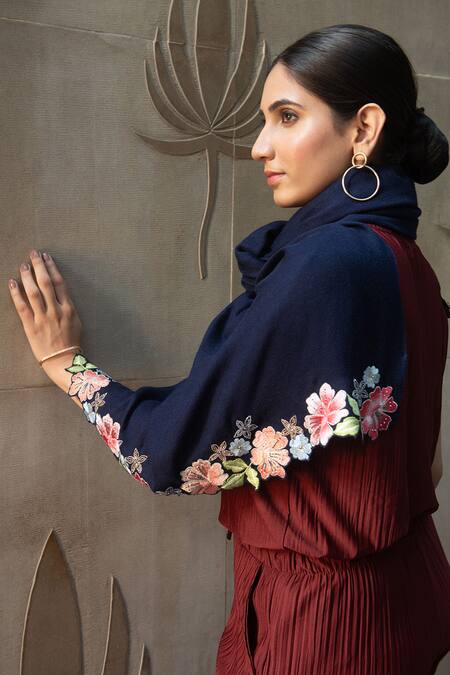 Mauli Cashmere_Navy Floral Sprinkle Border Stole _Online_at_Aza_Fashions