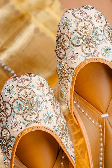 Buy_NR By Nidhi Rathi_Pink Floral And Geometric Embroidered Jutti 