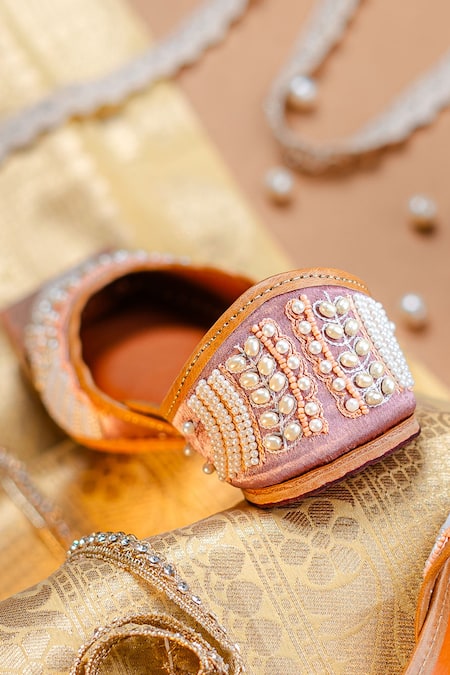 Buy_NR By Nidhi Rathi_Rose Gold Pearl And Bead Embellished Jutti 