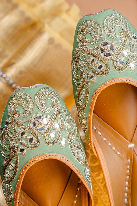 Buy_NR By Nidhi Rathi_Green Embroidered And Mirror Work Jutti 