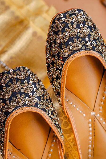 NR By Nidhi Rathi_Black Sequins Embroidered Floral Pattern Jutti _at_Aza_Fashions