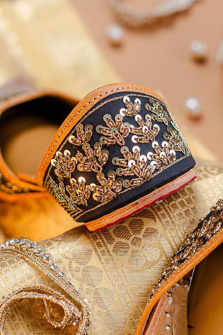 Shop_NR By Nidhi Rathi_Black Sequins Embroidered Floral Pattern Jutti 