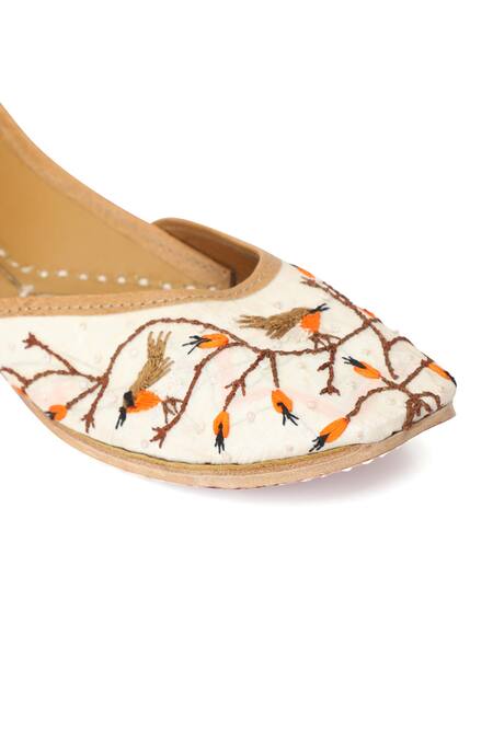 Buy_NR By Nidhi Rathi_White Bird And Branch Embroidered Leather Jutti _Online_at_Aza_Fashions