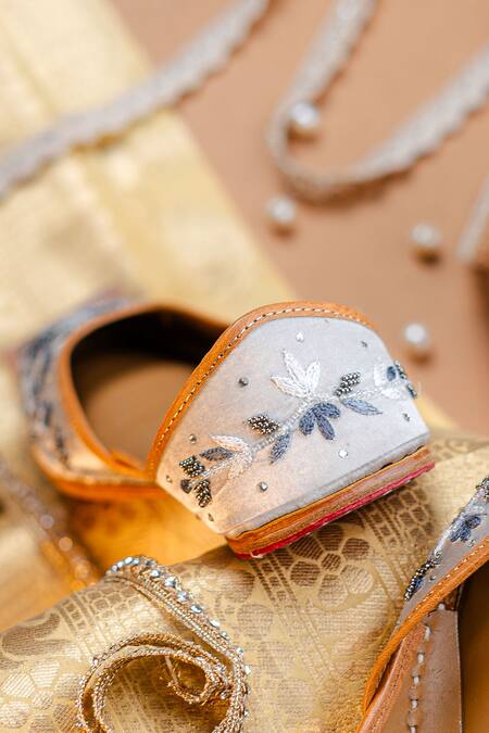 Buy_NR By Nidhi Rathi_Gray Floral Embroidered And Sequin Jutti 