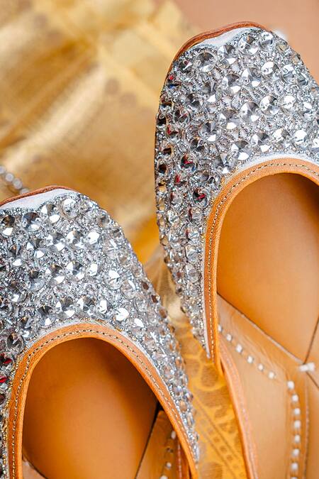 Buy_NR By Nidhi Rathi_Silver Embellished Leather Jutti 