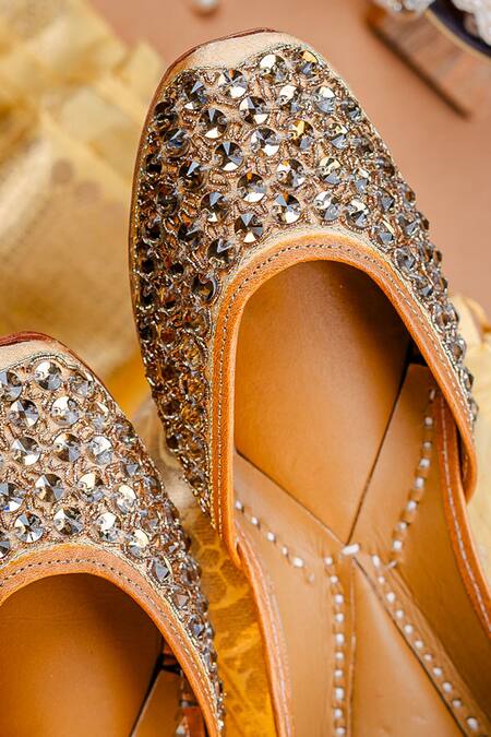 Buy_NR By Nidhi Rathi_Gold Embellished Sequin And Crystal Jutti 