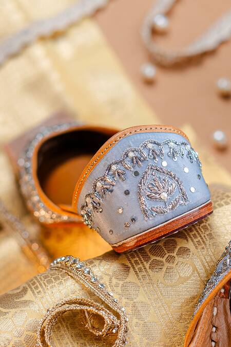 Buy_NR By Nidhi Rathi_Gray Embroidered And Embellished Jutti 