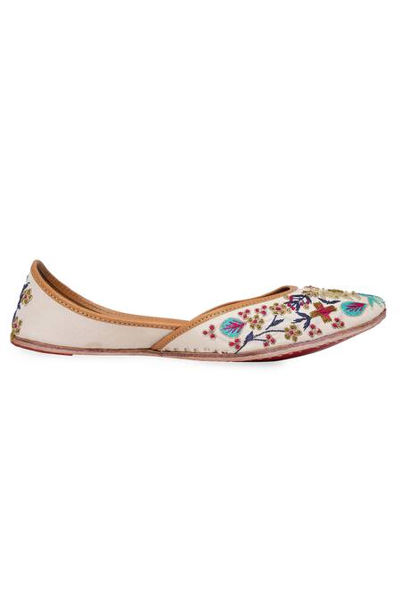 Buy_NR By Nidhi Rathi_White Floral Embroidered Leather Jutti _Online_at_Aza_Fashions