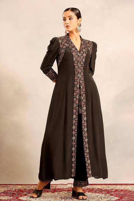 Sejal Kamdar_Black Crepe Embroidery V-neck Ajrakh Embellished V Slit Kurta And Pant _Online_at_Aza_Fashions
