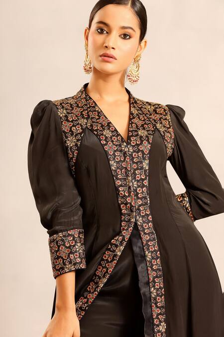 Sejal Kamdar_Black Crepe Embroidery V-neck Ajrakh Embellished V Slit Kurta And Pant _at_Aza_Fashions