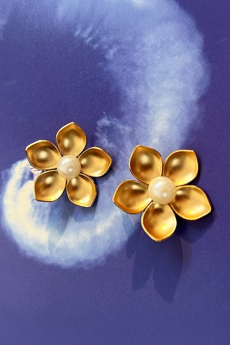 Shop Suhani Pittie Gold Plated Pearls Centre Flower Earrings at Aza Fashions Shop_Suhani Pittie_Gold Plated Pearls Centre Flower Earrings _at_Aza_Fashions