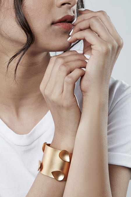 Suhani Pittie 7 Drops Gold Plated Plain Hand Cuff 