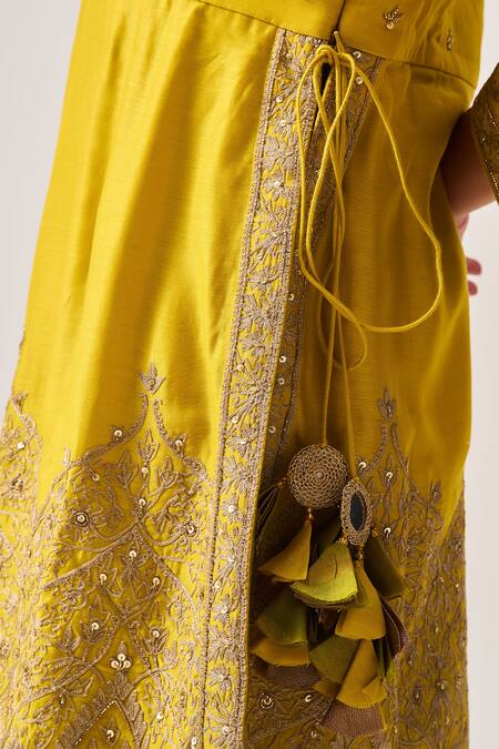 Wabi Sabi By Anshum-Ritesh_Mustard Chanderi Embroidery, Sequins, Floral Dome Kurta Set With Dupatta _at_Aza_Fashions