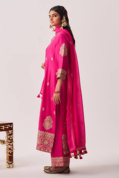Wabi Sabi By Anshum-Ritesh_Fuchsia Chanderi, Silk Organza, Organza, Phool Booti Kurta Set With Dupatta _Online_at_Aza_Fashions