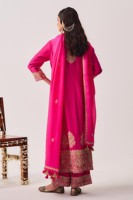 Wabi Sabi By Anshum-Ritesh Phool Booti Embroidered Kurta Set With Dupatta 