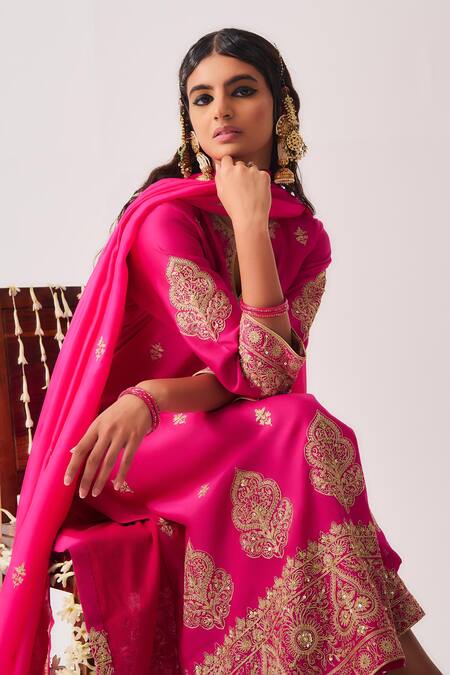 Wabi Sabi By Anshum-Ritesh_Fuchsia Chanderi, Silk Organza, Organza, Phool Booti Kurta Set With Dupatta _at_Aza_Fashions