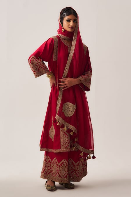 Wabi Sabi By Anshum-Ritesh_Red Chanderi, Organza Floral Nest Phiran Kurta, Flare Pant And Dupatta Set _Online_at_Aza_Fashions