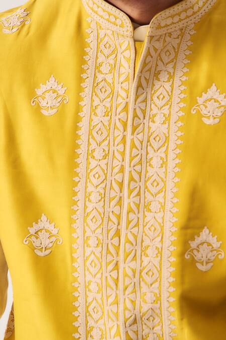 Buy_Wabi Sabi By Anshum-Ritesh_Off White Chanderi Embroidery Marigold Court Bundi Kurta And Flare Pant Set 