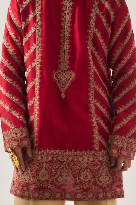 Buy_Wabi Sabi By Anshum-Ritesh_Red Chanderi Embroidery Paan Booti Kurta Set _Online_at_Aza_Fashions