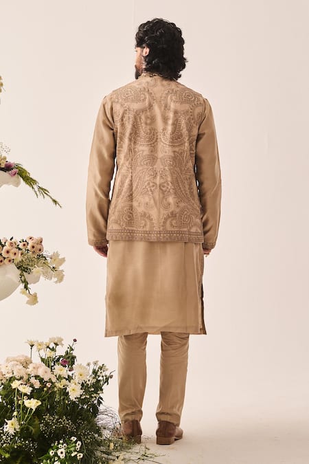 Wabi Sabi By Anshum-Ritesh Paisley Bageecha Paisley Embroidered Bundi Kurta & Pyjama Set 