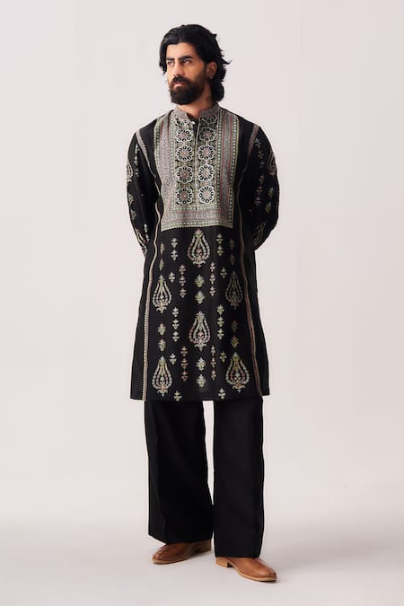 Wabi Sabi By Anshum-Ritesh_Black Chanderi Embroidery Garden Tapestry Phiran Kurta And Pant _Online_at_Aza_Fashions
