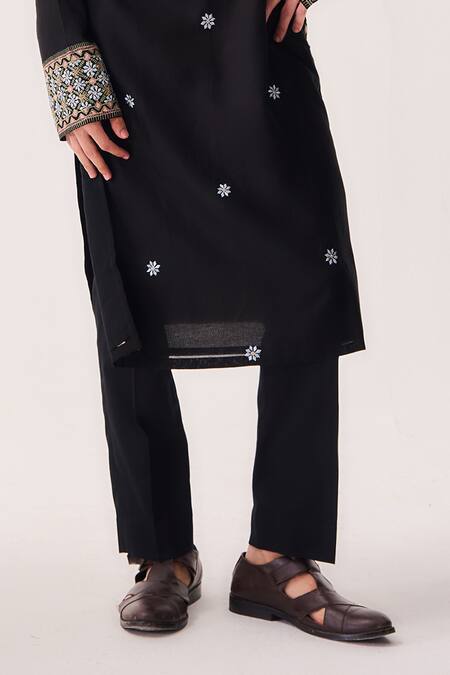 Wabi Sabi By Anshum-Ritesh_Black Chanderi Embroidery Midnight Mosaic Kurta And Pyjama Set _Online_at_Aza_Fashions