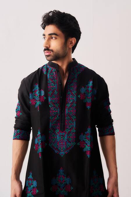 Wabi Sabi By Anshum-Ritesh_Black Chanderi Embroidery Twilight Flora Kurta And Pyjama _Online_at_Aza_Fashions