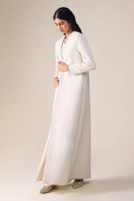 Buy_Ampm_Ivory Shantoon Embroidery V-neck Raziya Quilted Pattern Abaya Kaftan Set _Online_at_Aza_Fashions