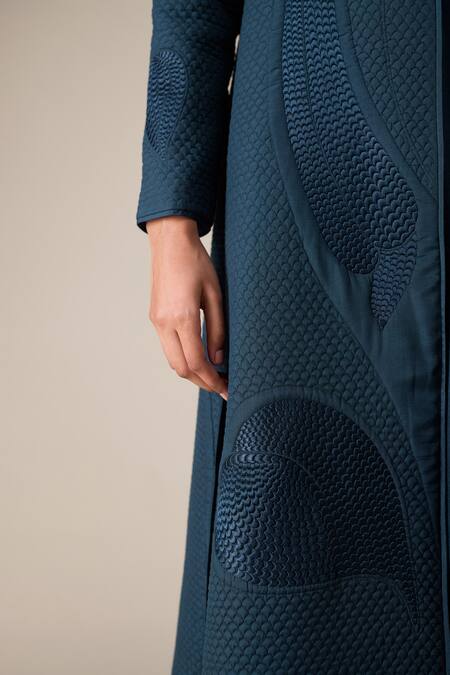 Buy_Ampm_Teal Shantoon Embroidery V-neck Raziya Quilted Pattern Abaya Kaftan 