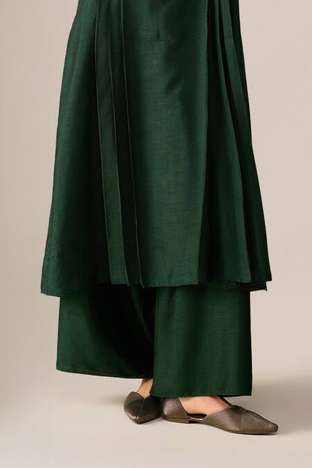 Ampm_Green Silk Embroidery Round Neck Shiloh Neckline Kurta Set _Online_at_Aza_Fashions