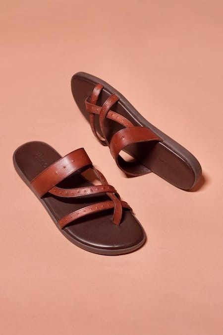 Dmodot Pelle Nero Riveto Leather Rivet Detail Cross Strap Sandals 