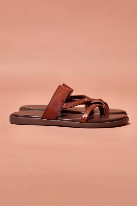 Dmodot_Brown Studs Pelle Nero Riveto Leather Detail Cross Strap Sandals _Online_at_Aza_Fashions