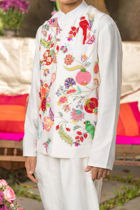 Panchhi By Kanupriya Tibrewala Off White Silk, Cotton, Lycra Embroidery, Sequins Anaar Bagh Bundi Set Online at Aza Fashions Panchhi By Kanupriya Tibrewala_Off White Silk, Cotton, Lycra Embroidery, Sequins Anaar Bagh Bundi Set _Online_at_Aza_Fashions