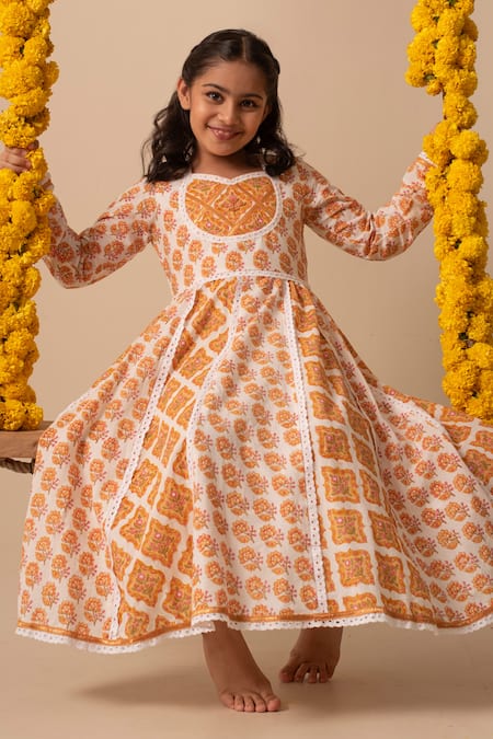 Plumcheeks Chandan Anakrali & Pant Set
 