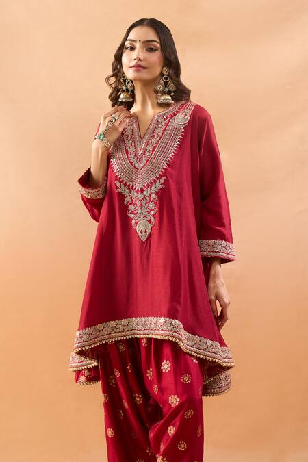 Gopi Vaid Red Tussar Embroidery, Zari V-neck Kurta And Farshi Salwar Set Online at Aza Fashions Gopi Vaid_Red Tussar Embroidery, Zari V-neck Kurta And Farshi Salwar Set _Online_at_Aza_Fashions