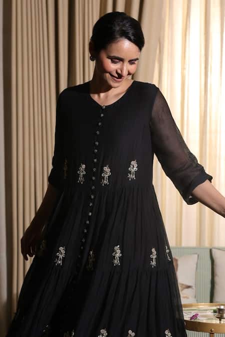 Summer By Priyanka Gupta_Black Chanderi Embroidery V-neck Tier Mul Dress _Online_at_Aza_Fashions