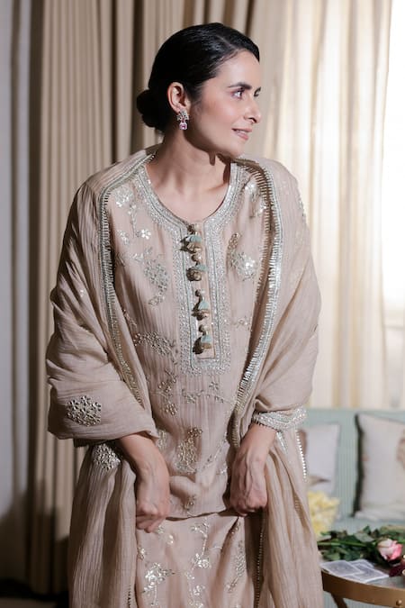 Summer By Priyanka Gupta_Beige Chanderi Embroidery, Gota Patti Round Neck Vrinda Jaal Kurta Set _Online_at_Aza_Fashions