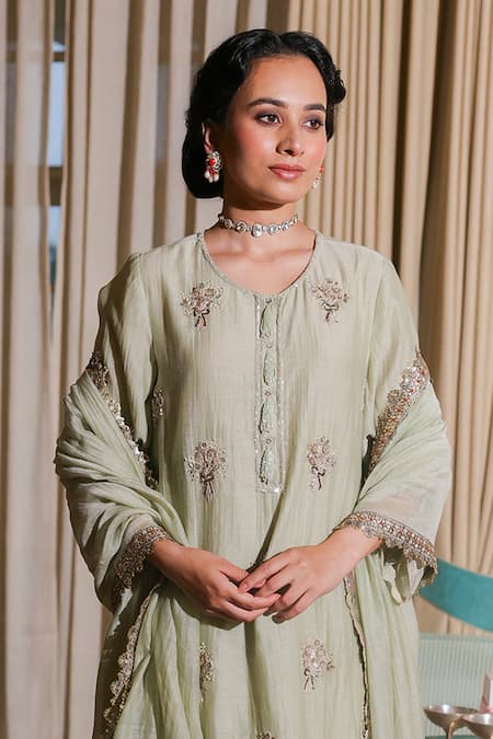 Buy_Summer By Priyanka Gupta_Green Chanderi Embroidery Round Neck Noor E Bow Kurta Set _Online_at_Aza_Fashions