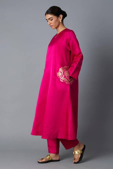 Buy_Vasstram_Pink Silk Zari Round Neck Geet Banarasi Kurta With Pant _Online_at_Aza_Fashions