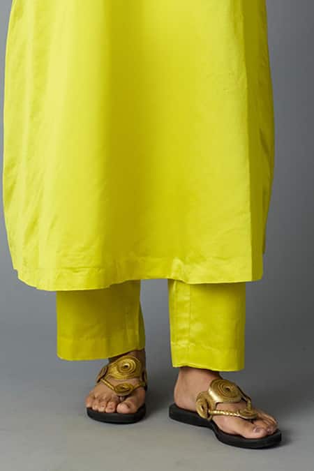 Vasstram_Yellow Silk Zari Round Neck Geet Banarasi Kurta With Pant _Online_at_Aza_Fashions