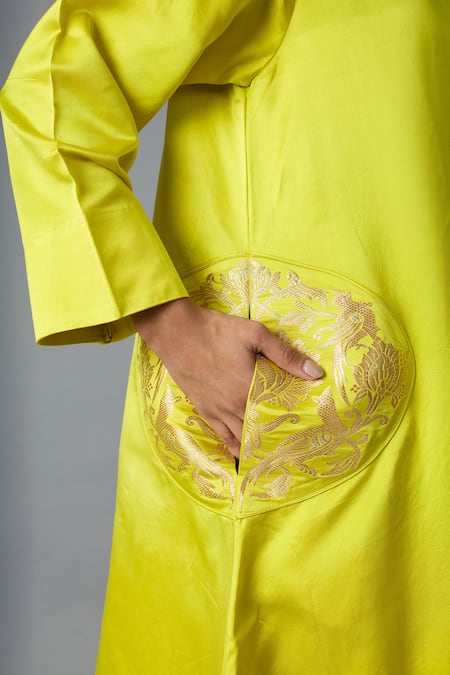 Shop_Vasstram_Yellow Silk Zari Round Neck Geet Banarasi Kurta With Pant 