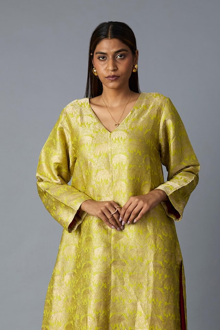 Vasstram_Yellow Brocade Zari V-neck Khajoor Kurta Pant Set _Online_at_Aza_Fashions